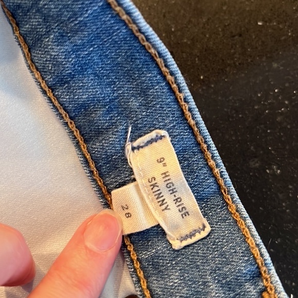 Madewell 9" High-Rise Skinny Jeans in Ontario Wash: Distressed-Hem Edition SZ 28 - Picture 8 of 8